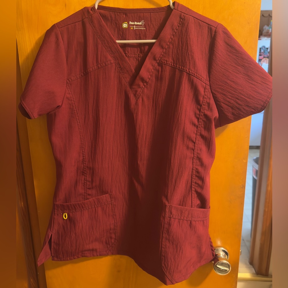 ✨ WonderWink Four-Stretch Scrub Top — Size Medium (Like New) ✨